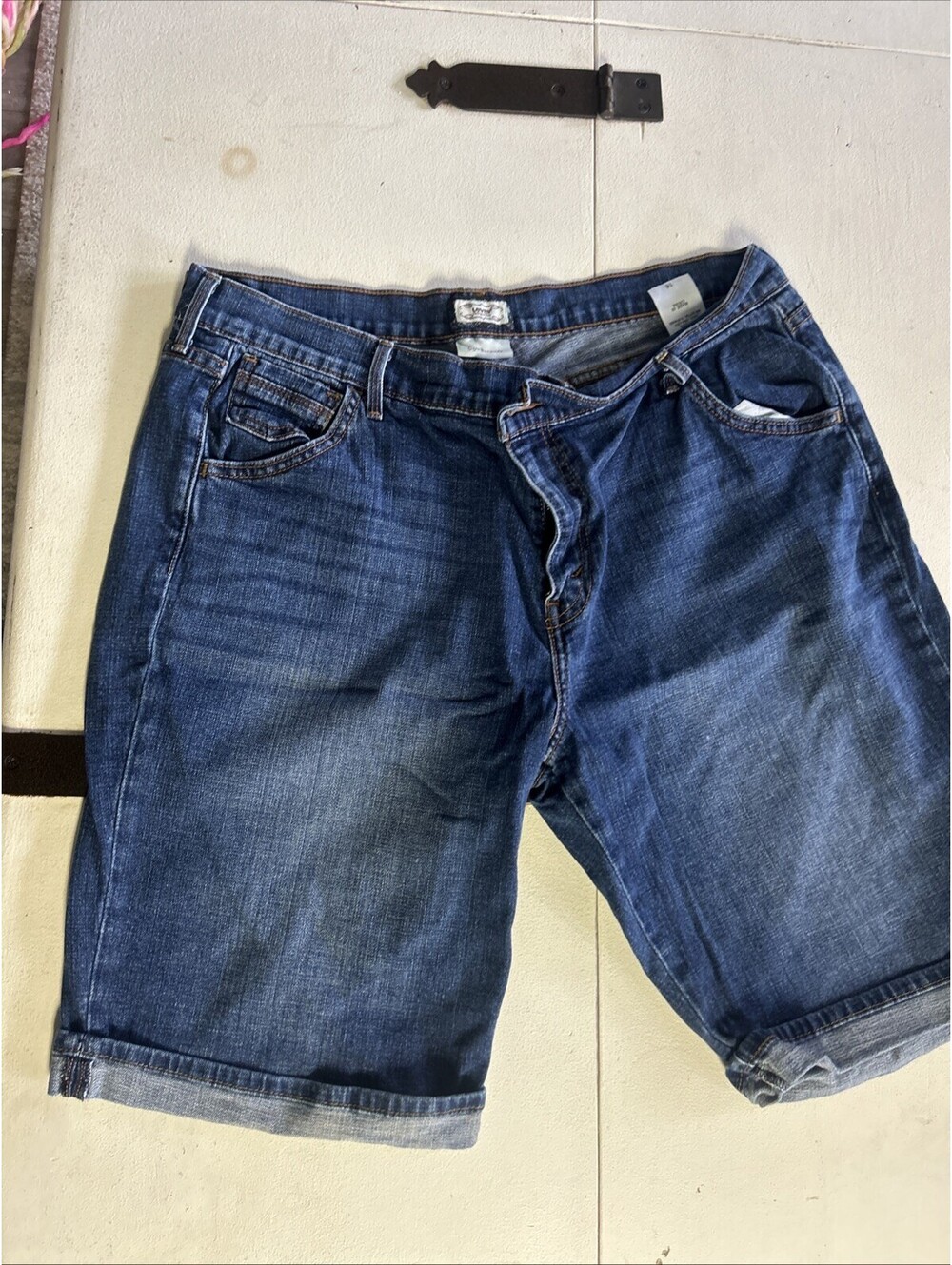 Levi’s 515 Cuffed Bermuda Jean Shorts Women’s Size 16 Blue Casual Stretch